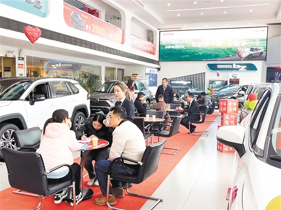 置換更新補貼激發(fā)不少消費者的購車意愿。