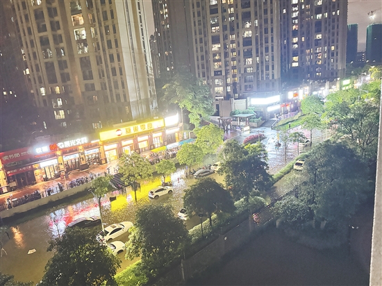 進(jìn)入5月份，強降雨不斷，有的車主遭遇“水浸車”。